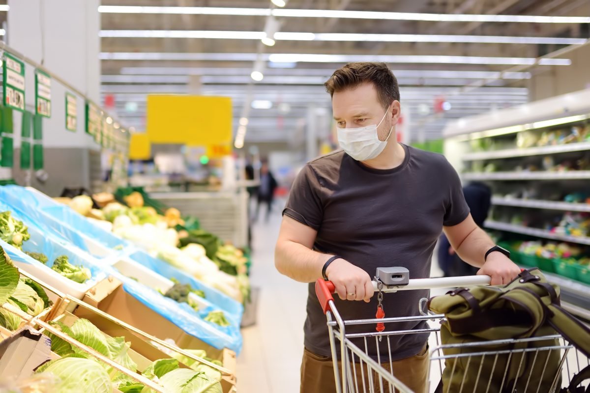 Fazendo compras durante a pandemia.