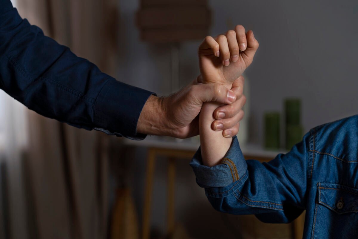 BASTA! É HORA DE VIRAR A CHAVE CONTRA A VIOLÊNCIA À MULHER