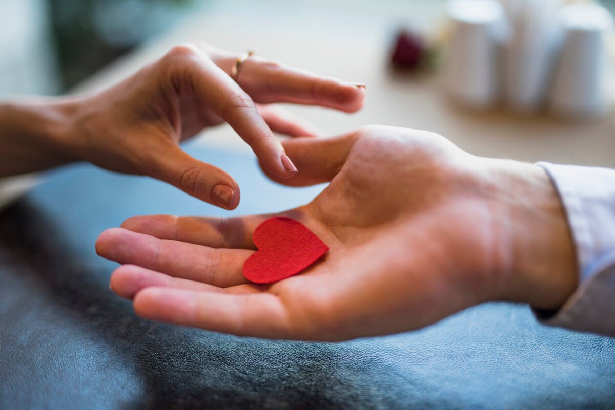 UM ATO DE AMOR: VACINAÇÃO E DOAÇÃO DE SANGUE SALVAM VIDAS